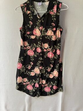 No Boundaries Black Sleeveless Button-Front Top with Pink Floral Print